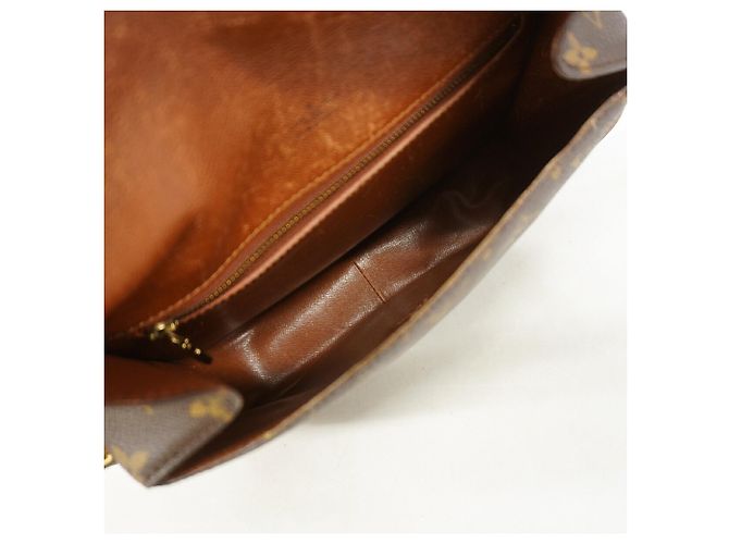 Bolsa de Ombro Louis Vuitton Monogram Saint Cloud GM Marrom - vista 4