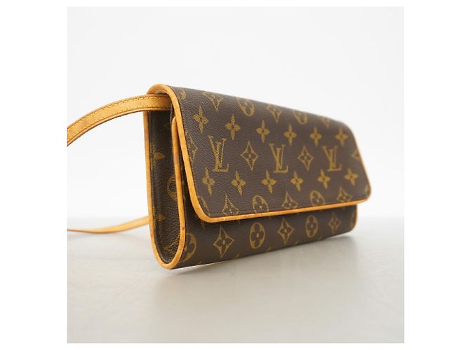 Bolso de hombro Louis Vuitton Monogram Pochette Twin GM Castaño - vista 2