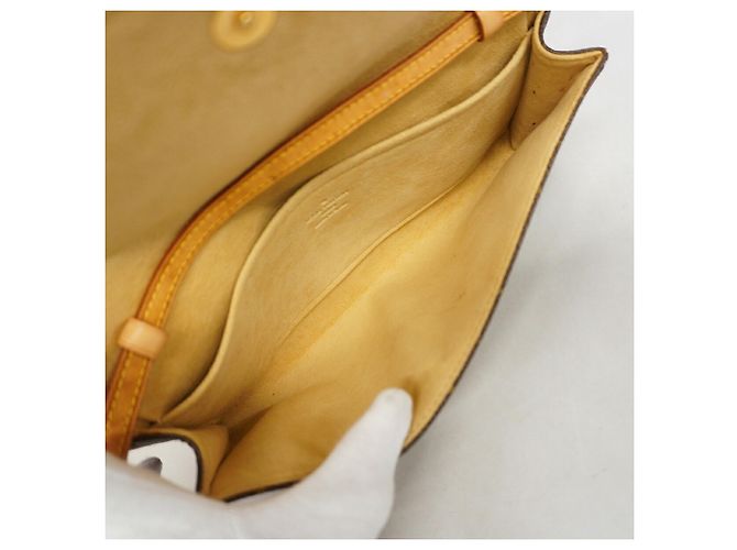 Bolso de hombro Louis Vuitton Monogram Pochette Twin GM Castaño - vista 4