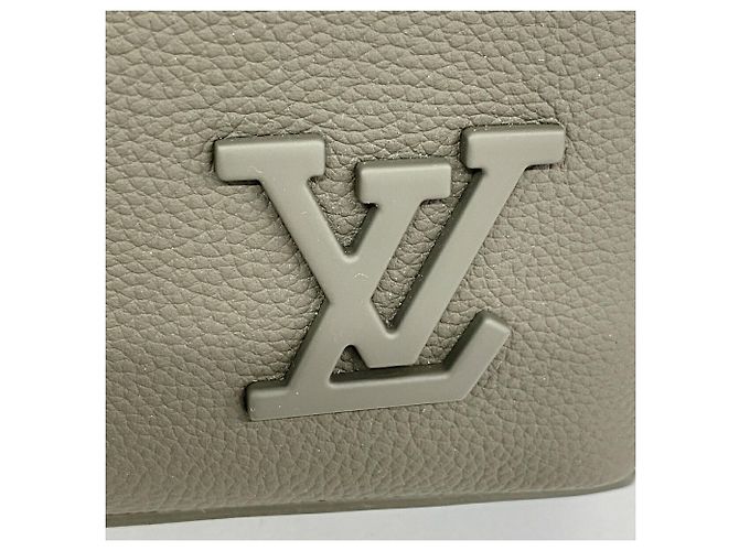 Borsa a pochette Louis Vuitton LV Aerogram Takeoff Cachi - vista 8