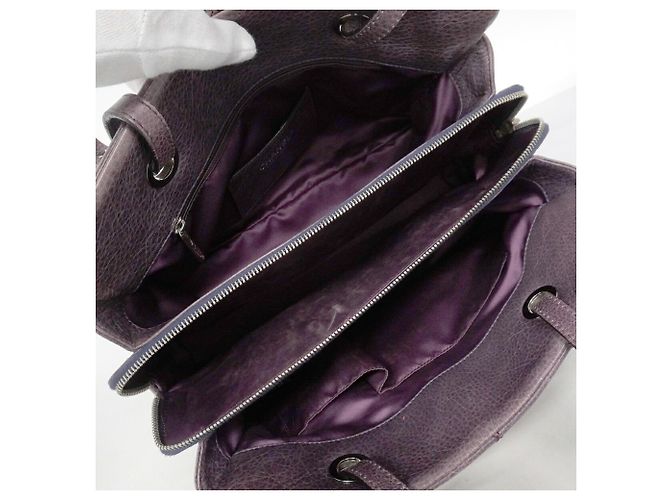 Bolsa de ombro Chanel em couro de bezerro roxo - vista 4