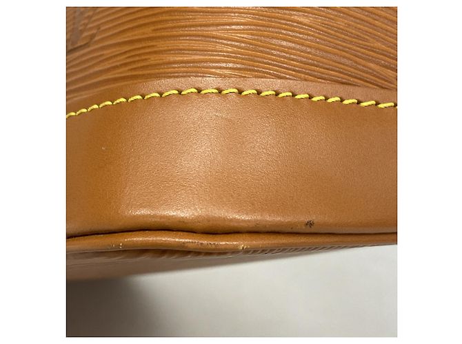 Borsa Louis Vuitton Alma Epi D'oro - vista 6