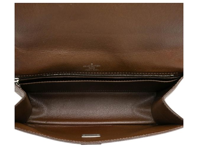 Louis Vuitton Brown Taiga Selenga Castaño Marrón oscuro - vista 4