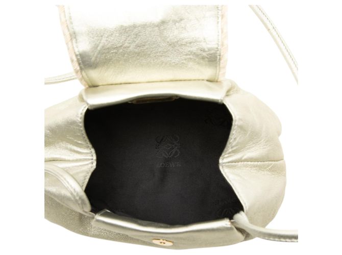 LOEWE Mini Borsa a Tracolla in Nappa Metallizzata Oro con Nappina D'oro - vista 4