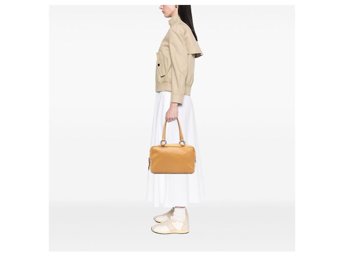 Sac à épaule Miu Miu en cuir marron Caramel - vue 6