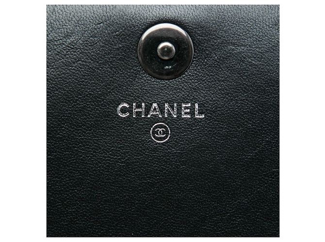 Chanel Boy Wallet On Chain aus schwarzem gestepptem Lammleder - Ansicht 5