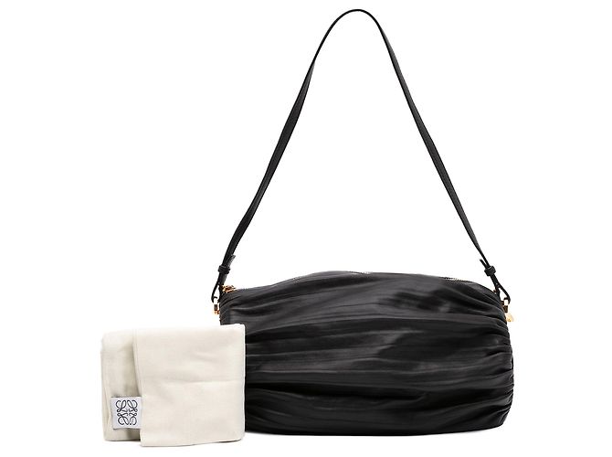 LOEWE Plissiertes Nappa-Bracelet-Pouch in Schwarz - Ansicht 7
