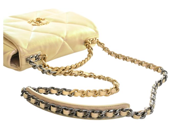 Chanel Beige Medium Iridescent Lambskin 19 Flap - Ansicht 14