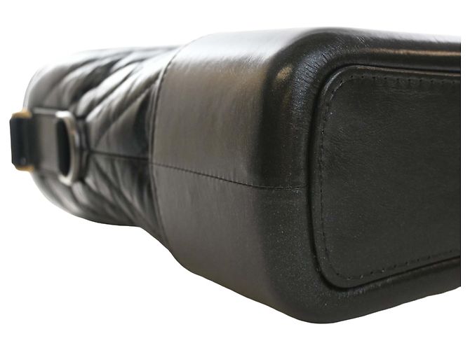 Chanel Gabrielle Crossbody in vitello invecchiato iridescente nero Medium Chevron - vista 10