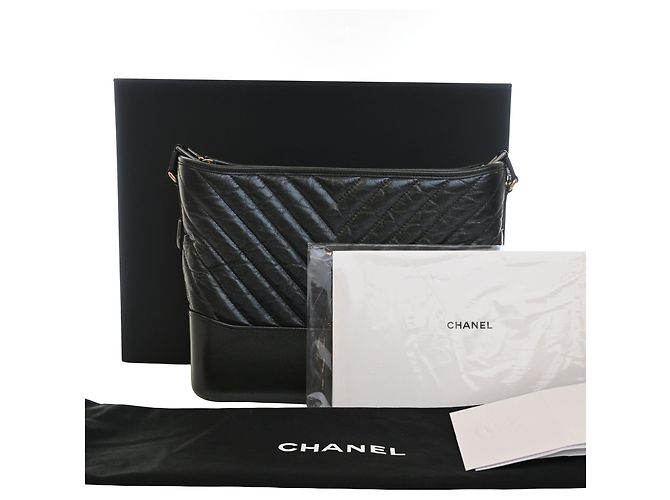 Chanel Gabrielle Crossbody in vitello invecchiato iridescente nero Medium Chevron - vista 15