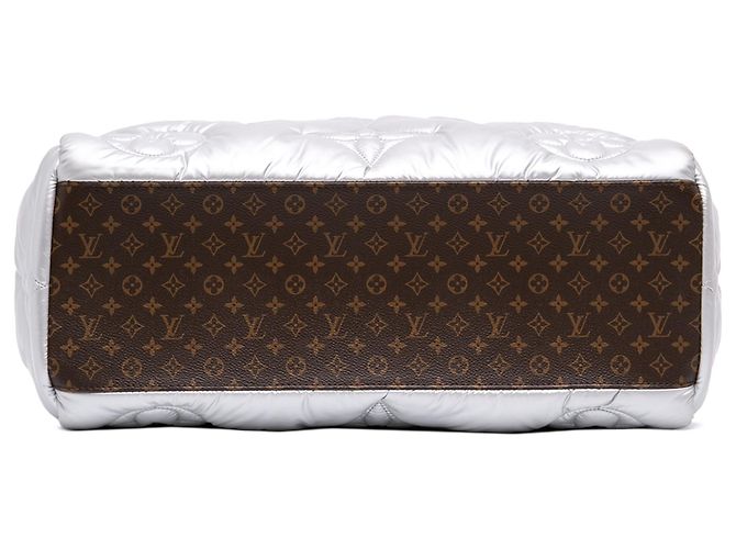 Louis Vuitton Silver Econyl Monogram Pillow Onthego GM - vista 3