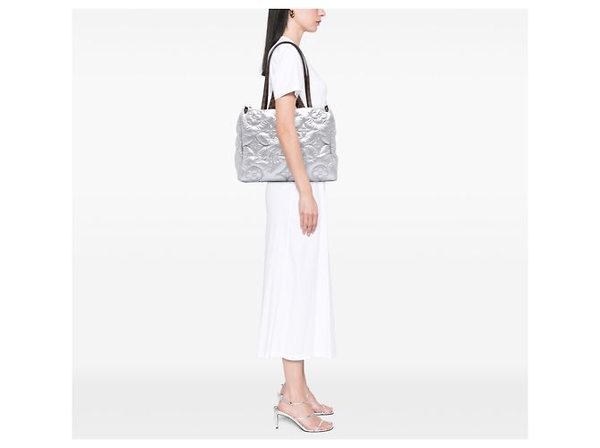 Louis Vuitton Silver Econyl Monogram Pillow Onthego GM - vista 6
