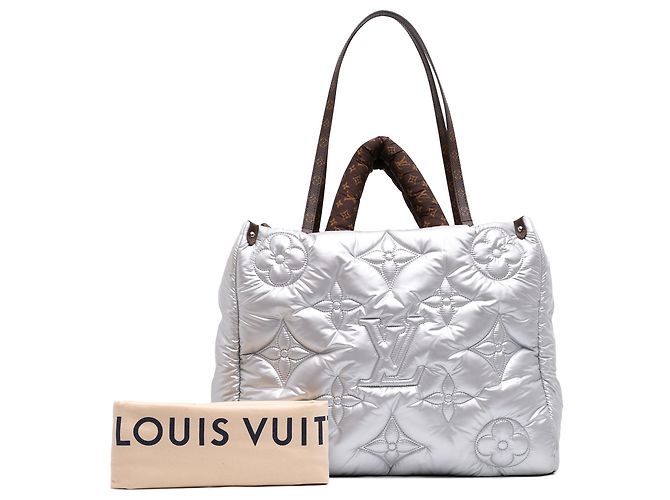 Louis Vuitton Silver Econyl Monogram Pillow Onthego GM - vista 7