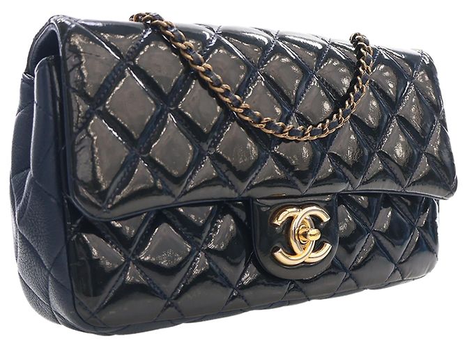 Chanel Blue Paris Salzburg Medium Patent and Goatskin CC Eyelet Flap Blu navy - vista 3