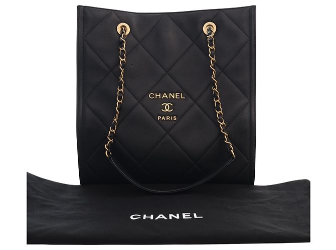 Chanel Shopping Tote aus schwarzem gestepptem Lammleder mit CC - Ansicht 15