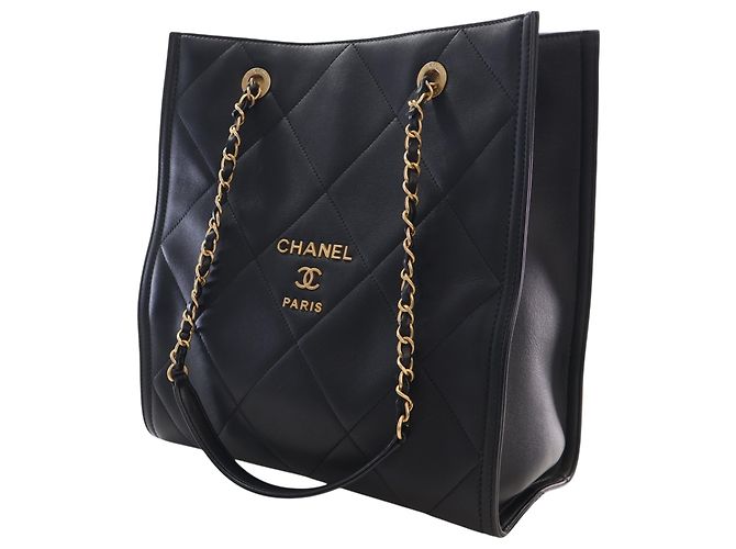 Chanel Shopping Tote aus schwarzem gestepptem Lammleder mit CC - Ansicht 3