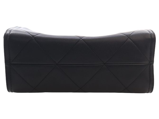 Chanel Shopping Tote aus schwarzem gestepptem Lammleder mit CC - Ansicht 5