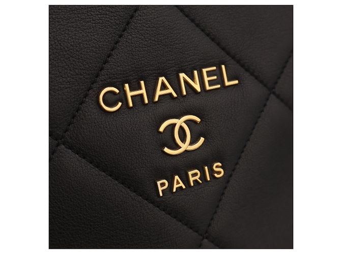 Chanel Shopping Tote aus schwarzem gestepptem Lammleder mit CC - Ansicht 6