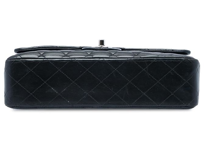 Chanel Black Medium Classic Lambskin Double Flap Preto - vista 3