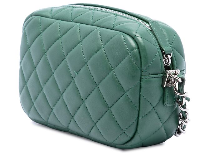 Chanel Piccola Borsa Camera Case in Pelle di Agnello Matelassé Verde con CC - vista 2