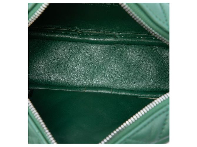Chanel Piccola Borsa Camera Case in Pelle di Agnello Matelassé Verde con CC - vista 4
