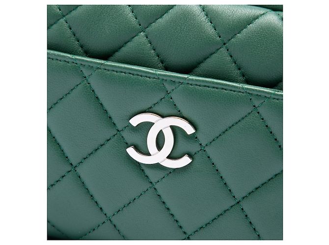 Chanel Piccola Borsa Camera Case in Pelle di Agnello Matelassé Verde con CC - vista 5