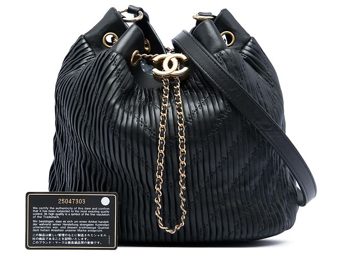 Borsa a secchiello Chanel Black Medium Crumpled Calfskin Coco Pleats con coulisse Nero - vista 6