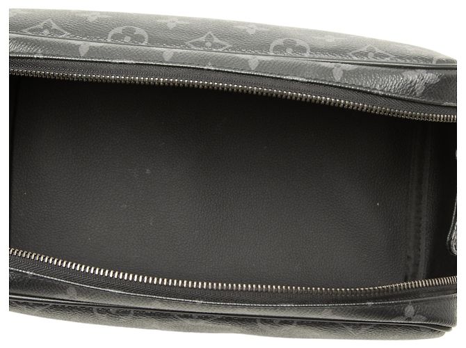 Necessaire Louis Vuitton Black Monogram Eclipse Preto - vista 4