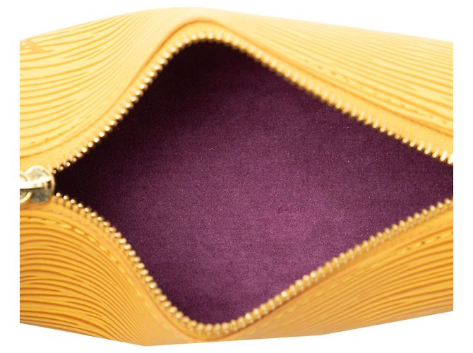 Louis Vuitton Yellow Epi Pochette Soufflot Giallo - vista 4