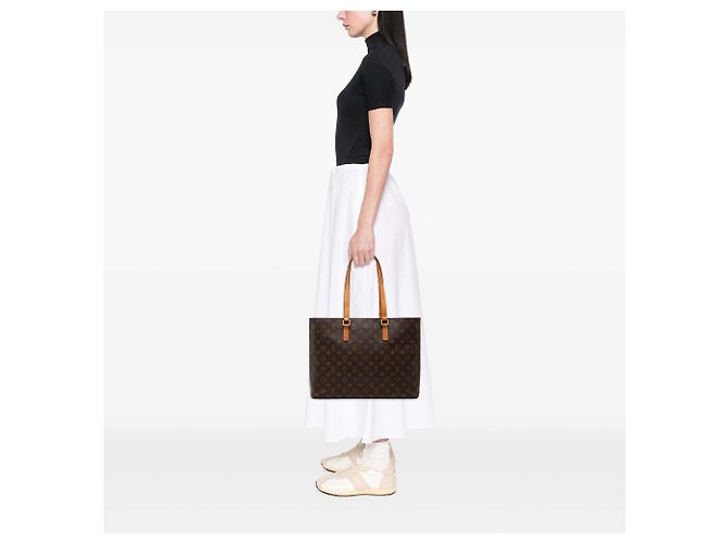 Louis Vuitton Brown Monogram Luco - view 10