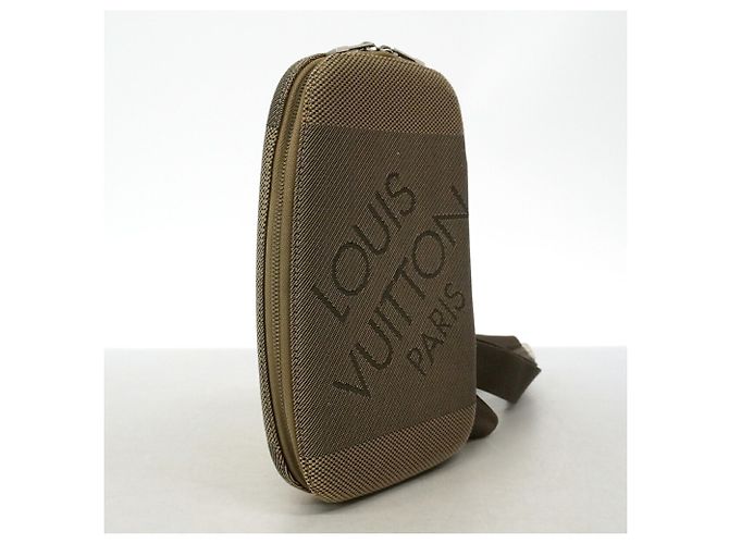 Sac bandoulière Louis Vuitton Damier Géant Maje - vue 2
