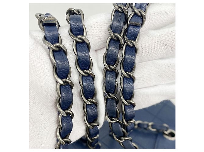 Borsa a tracolla Chanel Matelassé con catena Blu - vista 10