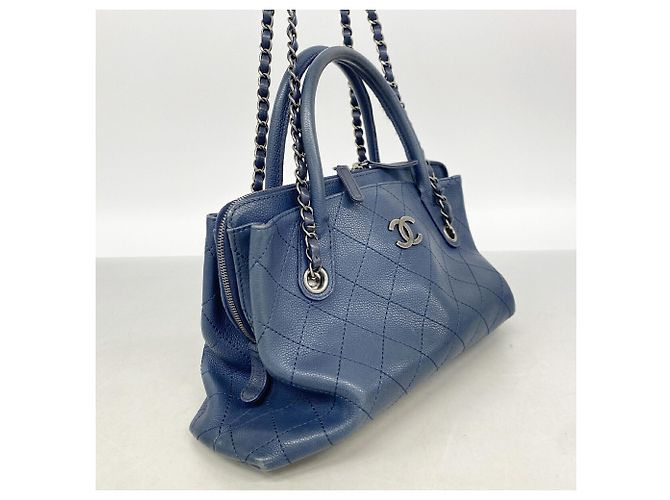 Borsa a tracolla Chanel Matelassé con catena Blu - vista 2