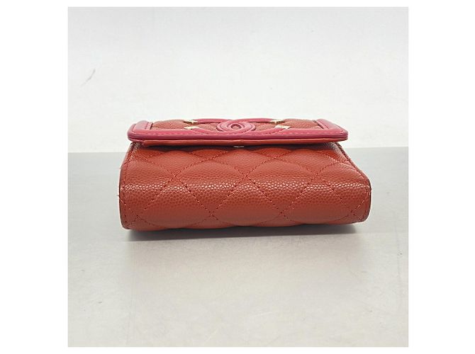 Cartera tri-fold Chanel en piel de becerro granulada Roja - vista 2