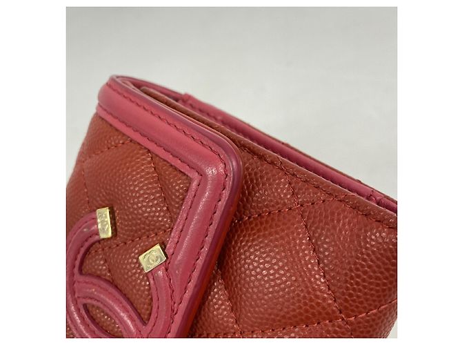 Cartera tri-fold Chanel en piel de becerro granulada Roja - vista 7