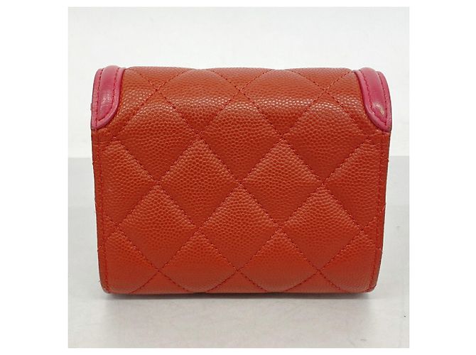 Cartera tri-fold Chanel en piel de becerro granulada Roja - vista 9