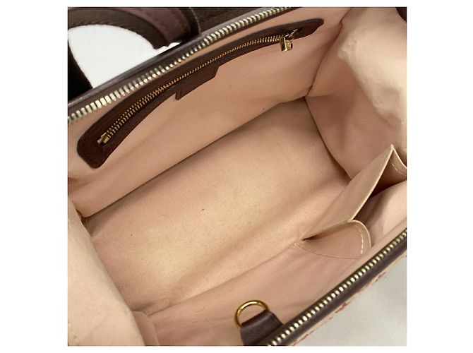 Sac à main Louis Vuitton Monogram Mini Josephine PM Fuschia - vue 4