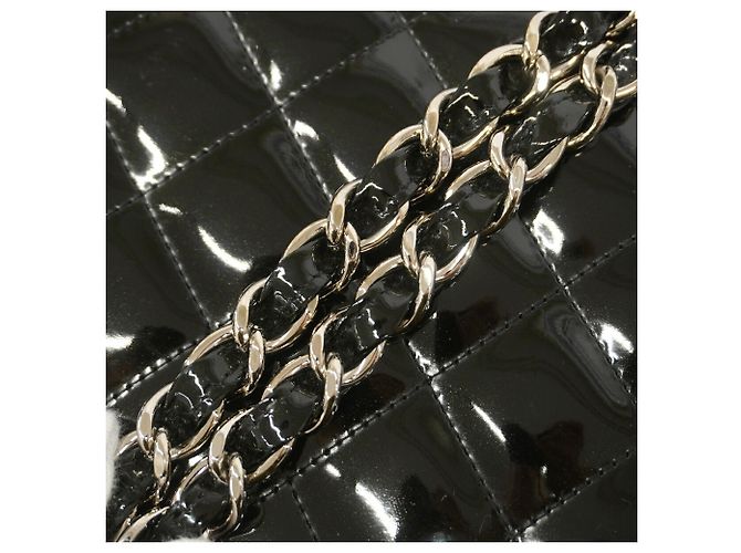 Borsa a tracolla Chanel in pelle verniciata nera Nero - vista 9