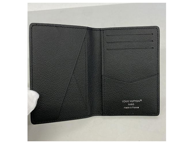 Louis Vuitton Tarjetero de piel Epi Noir Negro - vista 3