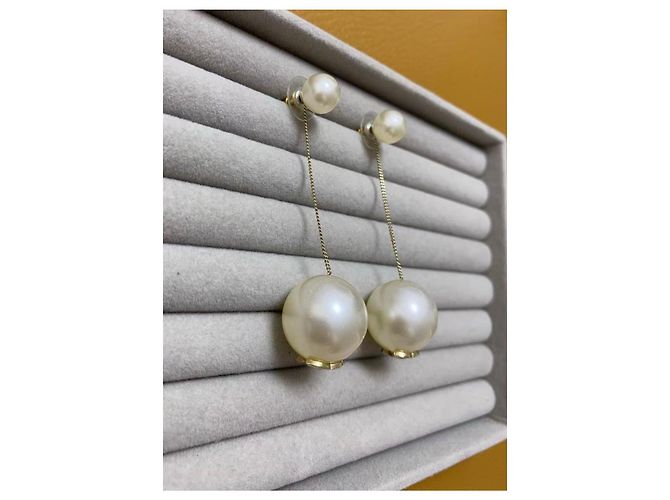 Brincos pendentes Chanel de pérolas com logo CC Branco Dourado - vista 3