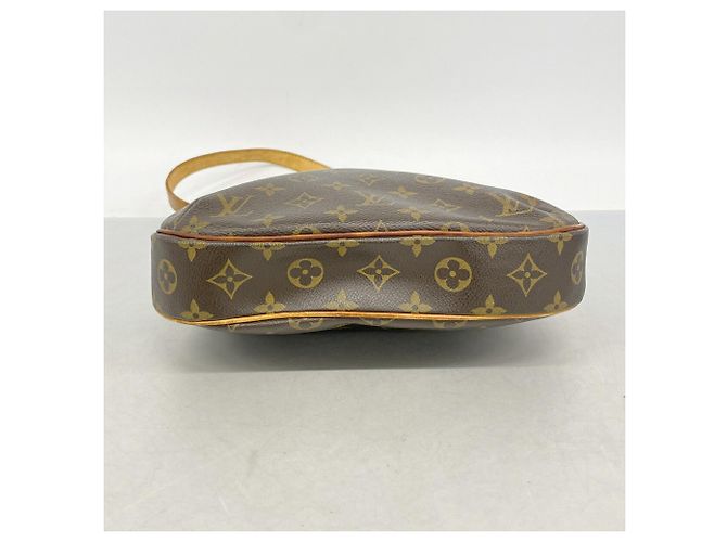 Bolsa de Ombro Louis Vuitton Monogram Odeon PM Marrom - vista 3