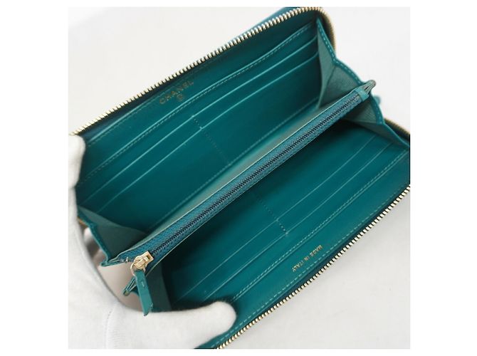 Cartera larga de piel de cordero verde de Chanel - vista 3