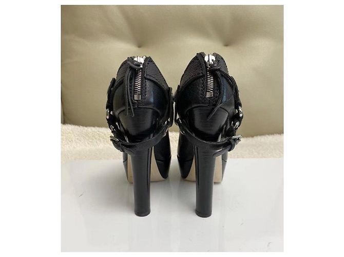 Miu Miu Stivaletti con tacco in pelle nera Nero - vista 3