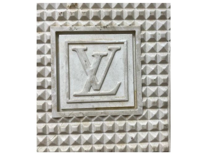 Baskets Louis Vuitton en cuir blanc et fourrure Marron - vue 10