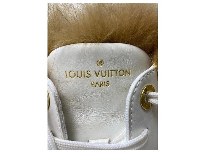 Baskets Louis Vuitton en cuir blanc et fourrure Marron - vue 7