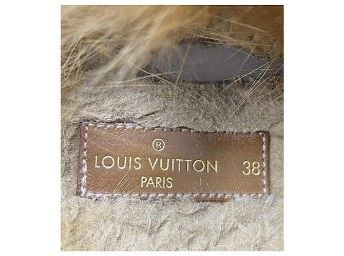 Baskets Louis Vuitton en cuir blanc et fourrure Marron - vue 8