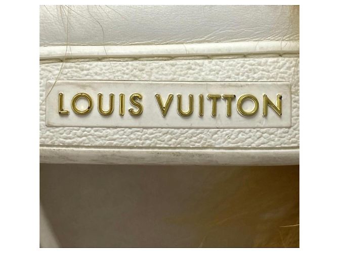 Baskets Louis Vuitton en cuir blanc et fourrure Marron - vue 9