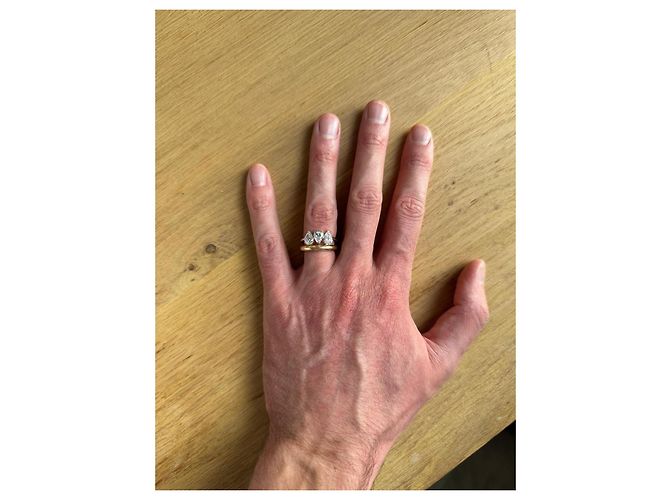 Autre Marque 14k Gelbgold Ring mit drei birnenförmigen Diamanten - Ansicht 2