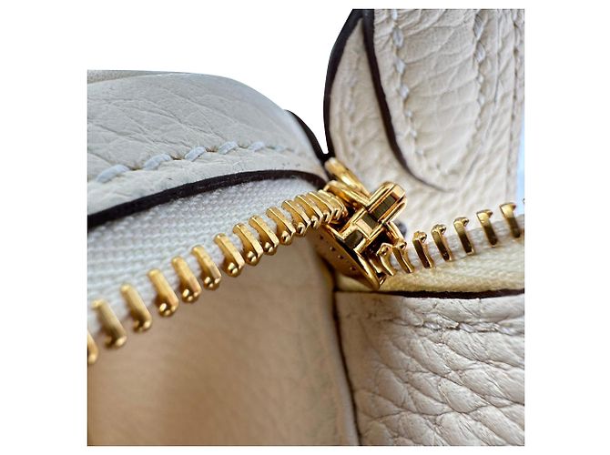 Borsa a tracolla Hermès Lindy 26 in pelle Clemence Cream Bianco Crudo - vista 21