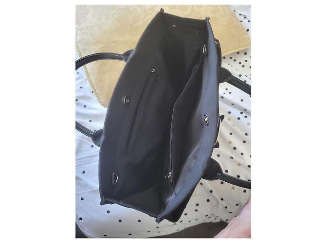 Salvatore Ferragamo Borsa tote in tessuto nero con chiusura Vara - vista 4